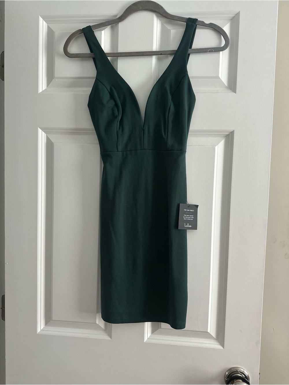 Lulu’s Deep Green V-Neck Sleeveless Bodycon Dress NWT